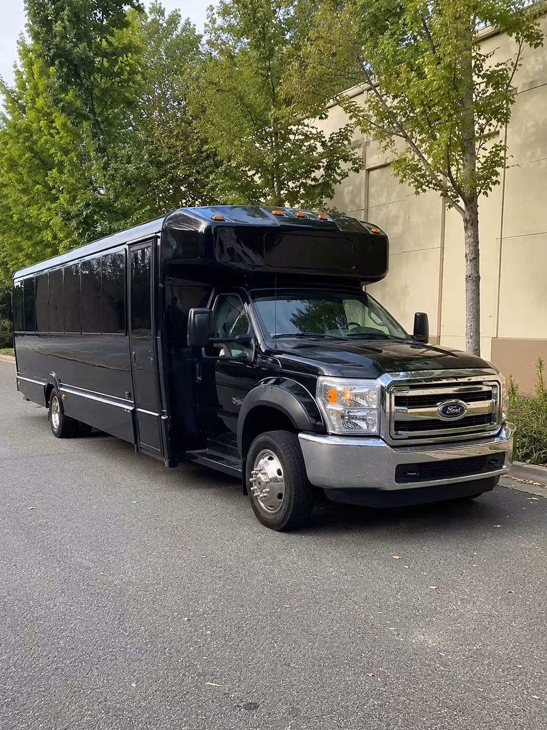 rent a party bus or charter bus to knicks rangers and liberty games at madison square garden